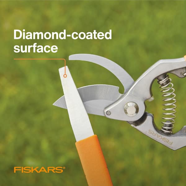 Fiskars Tool Sharpening Kit, Mill File with Mineral Oil and Cloth, for Garden Blade and Edge Care